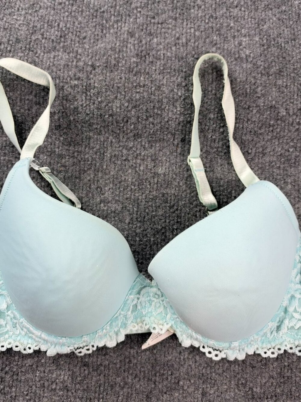 Maidenform Bra 36B Style 8839 Seafoam Mint Lace Trim Padded Underwire Demi Flaw